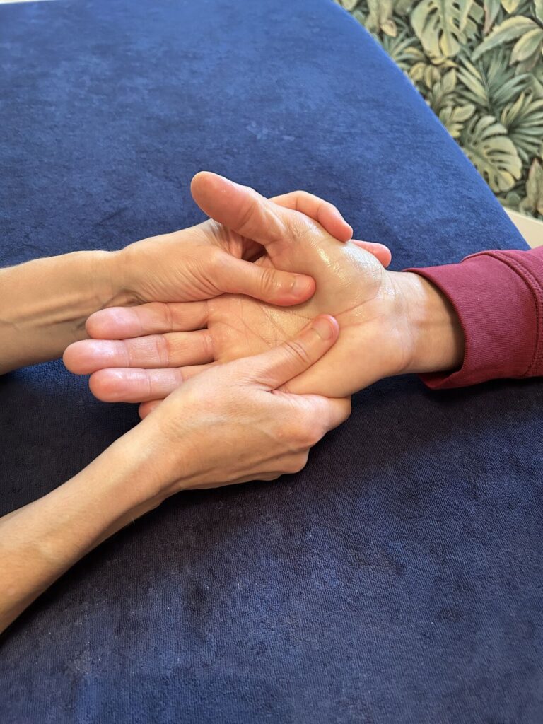 Marie-Line Egron massage main